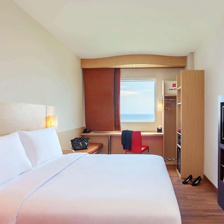 Ibis Manado City Center Boulevard Kültér fotó